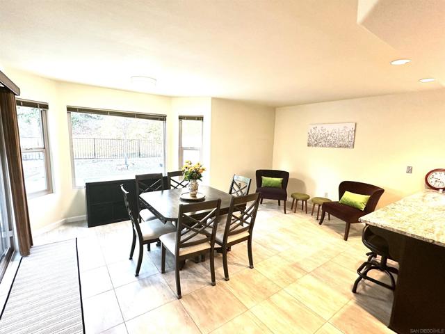 16504 Calle Pulido, San Diego CA: https://media.crmls.org/mediaz/92eac550-2294-4089-92e5-f5070f142370.jpg