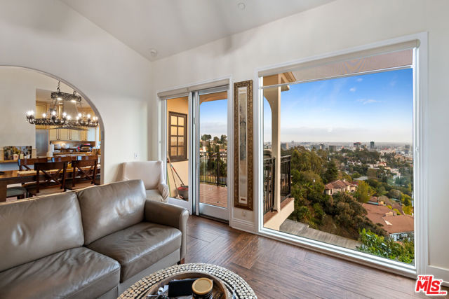 6420 Quebec Drive, Los Angeles CA: https://media.crmls.org/mediaz/92eb27f2-0ded-440a-991c-89bf59550c47.jpg