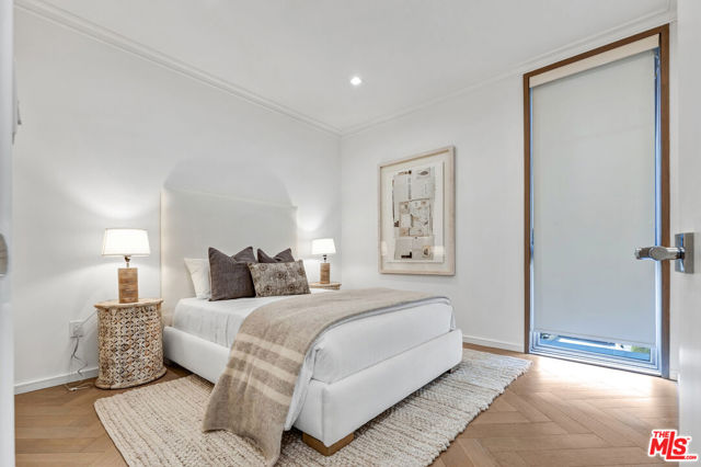 132 N Swall Drive, Los Angeles CA: https://media.crmls.org/mediaz/92ebb578-212c-4d86-b542-8b31a6f537c2.jpg