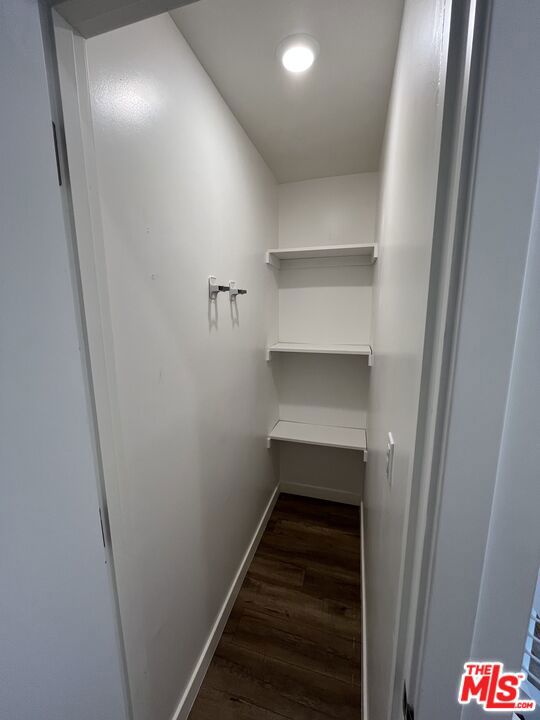 14822 Magnolia Boulevard, Sherman Oaks CA: https://media.crmls.org/mediaz/92ebff63-dfb6-4899-8a1c-1e0fb414931d.jpg