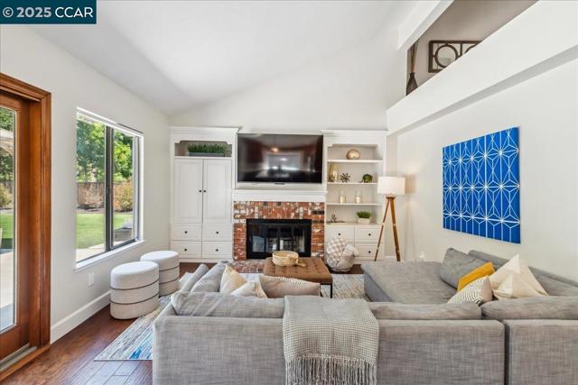 97 Woodranch Cir, Danville CA: https://media.crmls.org/mediaz/92ec92f3-a1e4-462c-a86a-1be3fad9bc65.jpg