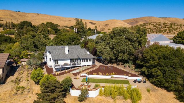 3415 Spring Creek Lane, Milpitas CA: https://media.crmls.org/mediaz/92ed21f6-cff4-4649-b79c-a7d979417493.jpg