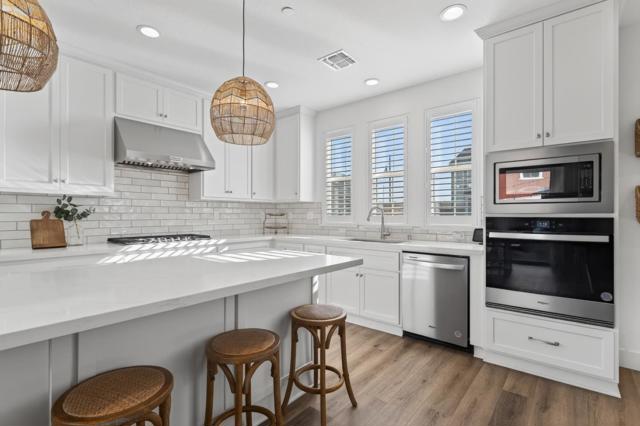 239 Bungalow Court, Marina CA: https://media.crmls.org/mediaz/92eddb3b-eeb3-4745-9c72-ba425a59874d.jpg