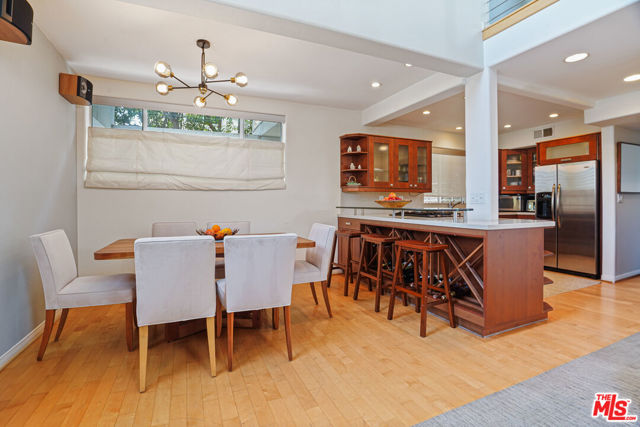 1533 18th Street, Santa Monica CA: https://media.crmls.org/mediaz/92ede313-fc1a-426c-958d-382832f29af9.jpg