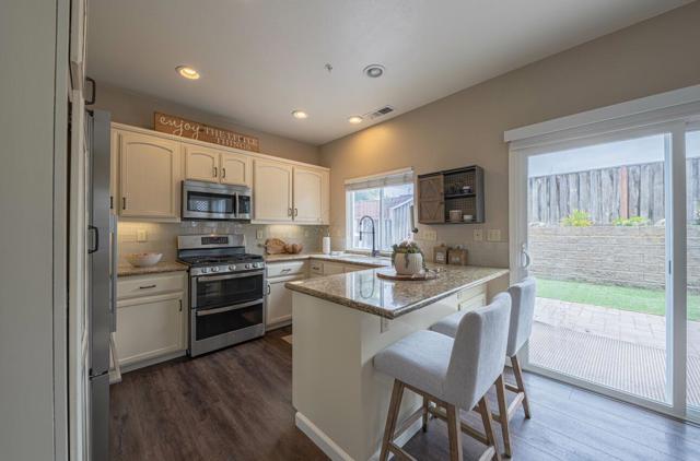 18106 Stonehaven, Salinas CA: https://media.crmls.org/mediaz/92ee5ae8-49b1-4c6f-aa72-9211f268c1c7.jpg