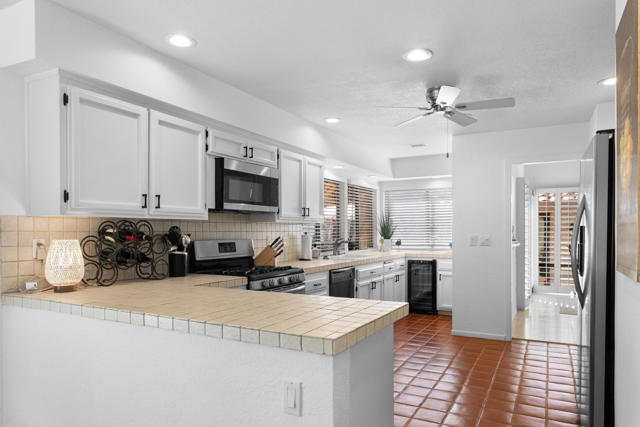 44020 Superior Court, Indian Wells CA: https://media.crmls.org/mediaz/92ef73a3-0115-4ed6-a5fa-59ee60bdf6ec.jpg
