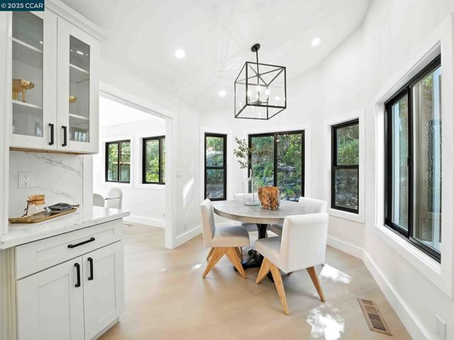 1542 Hillgrade Ave, Alamo CA: https://media.crmls.org/mediaz/92eff7b5-ce8c-45c3-ae49-138b10d4a15a.jpg