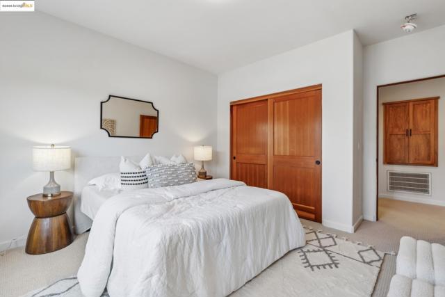 911 Aquarius Way, Oakland CA: https://media.crmls.org/mediaz/92f0322f-68cc-4a67-a031-cf7e63da42be.jpg