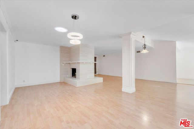 23264 Calvert Street, Woodland Hills CA: https://media.crmls.org/mediaz/92f1006f-5ab3-48aa-bb0d-33993eea4f42.jpg