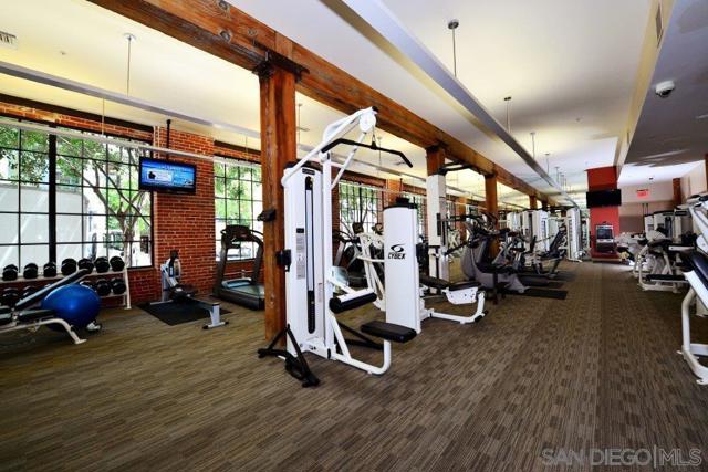 500 W Harbor Dr, San Diego CA: https://media.crmls.org/mediaz/92f14563-afa1-41f0-8ba1-9f78c791036e.jpg