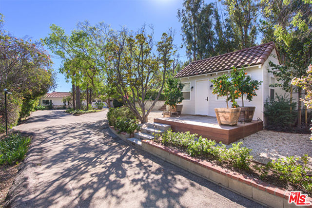 28028 SEA LANE Drive, Malibu CA: https://media.crmls.org/mediaz/92f1ff45-1ef5-43b6-9117-a11edc05b022.jpg