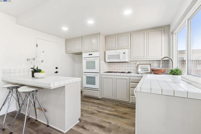 37690 Los Arboles Dr, Fremont CA: https://media.crmls.org/mediaz/92f23bf7-be10-450d-a1c1-377f1a3b8f3a.jpg