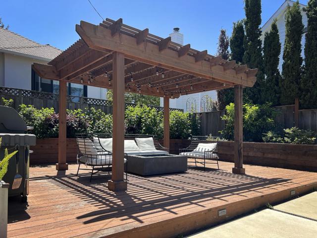 1812 Sanchez Avenue, Burlingame CA: https://media.crmls.org/mediaz/92f31822-377b-4452-b810-6c5e8b363d34.jpg