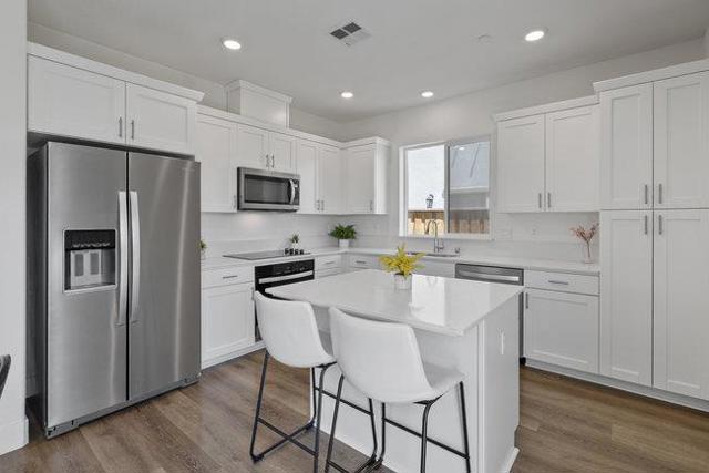 9182 Wickham Court, Gilroy CA: https://media.crmls.org/mediaz/92f3611f-d339-4d82-93cf-7e284e542e9c.jpg