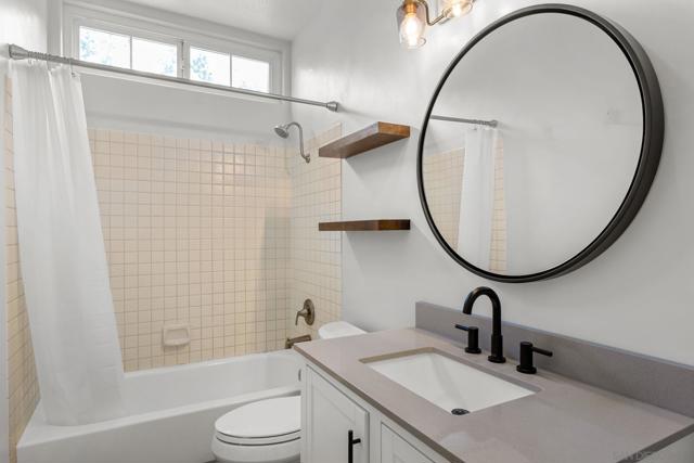 2241 Willowbrook St, Escondido CA: https://media.crmls.org/mediaz/92f3d338-e3c9-46b0-bb35-4c4d1589585c.jpg