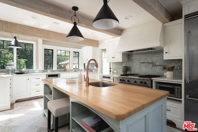 840 Ivy Lane, Montecito CA: https://media.crmls.org/mediaz/92f42299-63fc-4460-aa66-bec570881ce9.jpg