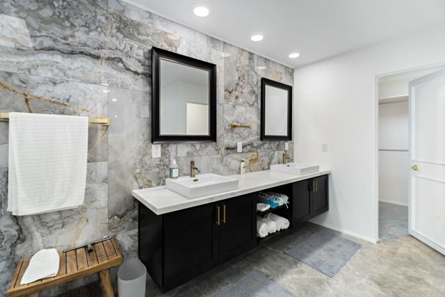 1 Temple Court, Rancho Mirage CA: https://media.crmls.org/mediaz/92f4a8de-3d90-4613-a87e-9936cffdb450.jpg