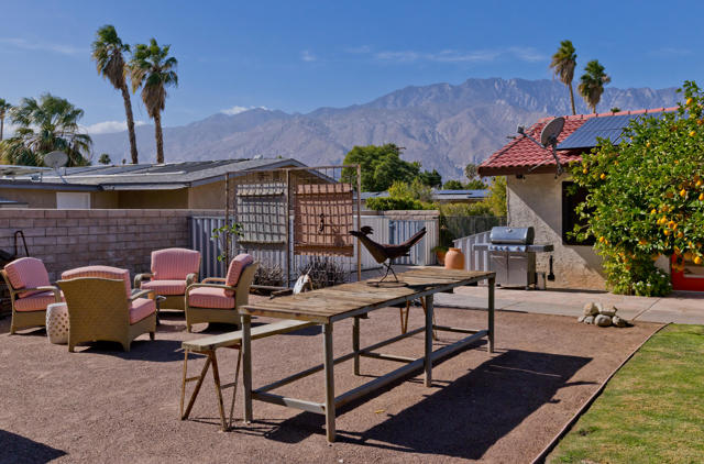 2200 E Acacia, Palm Springs CA: https://media.crmls.org/mediaz/92f4f44c-02f1-4308-a1b6-4ac7e658a8e9.jpg