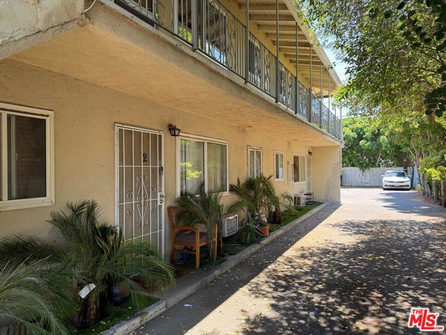 14310 Tiara Street photo 2