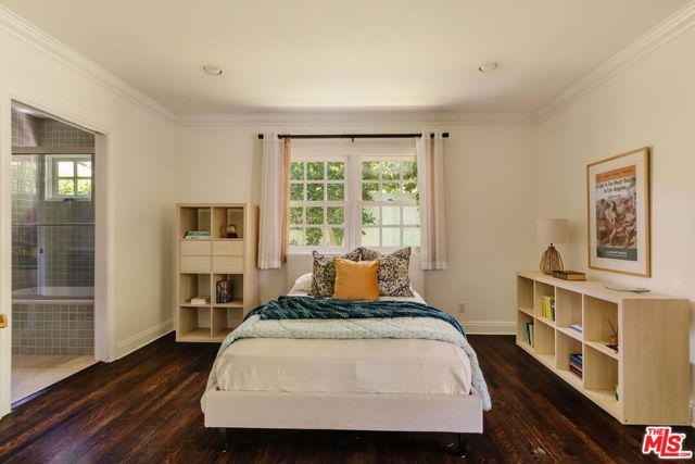 4237 Bluebell Avenue, Studio City CA: https://media.crmls.org/mediaz/92f5a3e1-51f9-4500-8c2c-322834e17ee7.jpg