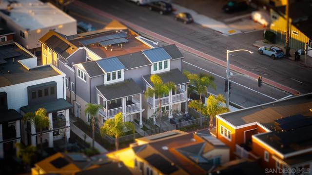 807 Santa Barbara Pl, San Diego CA: https://media.crmls.org/mediaz/92f61a4b-a883-4c02-a350-3cb767cb3890.jpg