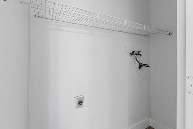 1290 Canterbury, Hercules CA: https://media.crmls.org/mediaz/92f7cb54-2904-43ae-9cba-6c20fb1a01e3.jpg