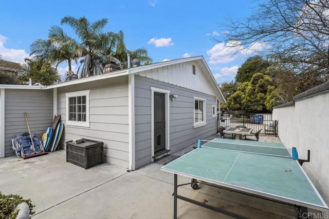 393 Date Avenue, Carlsbad CA: https://media.crmls.org/mediaz/92f8503d-097a-43b4-a794-f37e0b18a269.jpg