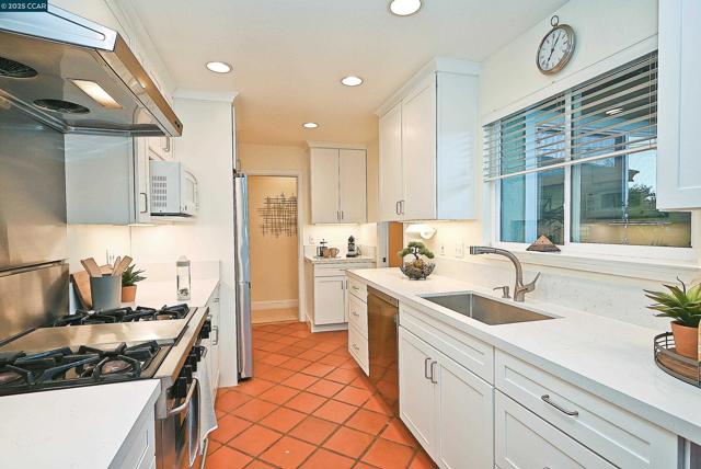 911 Sousa Drive, Walnut Creek CA: https://media.crmls.org/mediaz/92f86195-b5d2-48a5-83c4-15ffbdcc5054.jpg