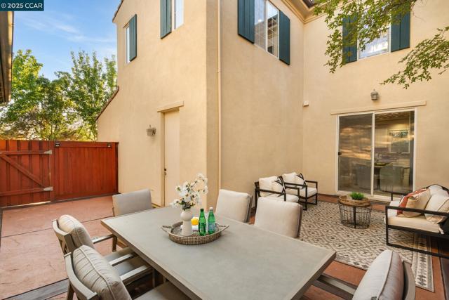 9752 Belladonna Dr, San Ramon CA: https://media.crmls.org/mediaz/92f882d2-559c-4a13-87d3-9e928ee3eacd.jpg