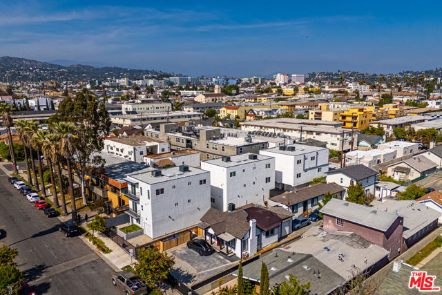 954 N Kingsley Drive, Los Angeles CA: https://media.crmls.org/mediaz/92f98423-6058-4755-b963-a798bc25ea71.jpg
