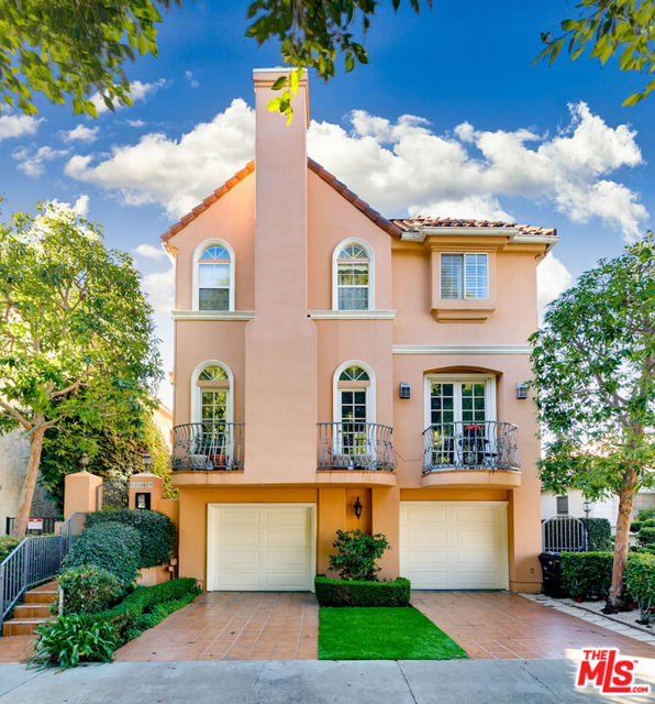 1827 Barry Avenue, Los Angeles CA: https://media.crmls.org/mediaz/92f9dce2-3f17-4b24-83b6-7a3fe751a5be.jpg