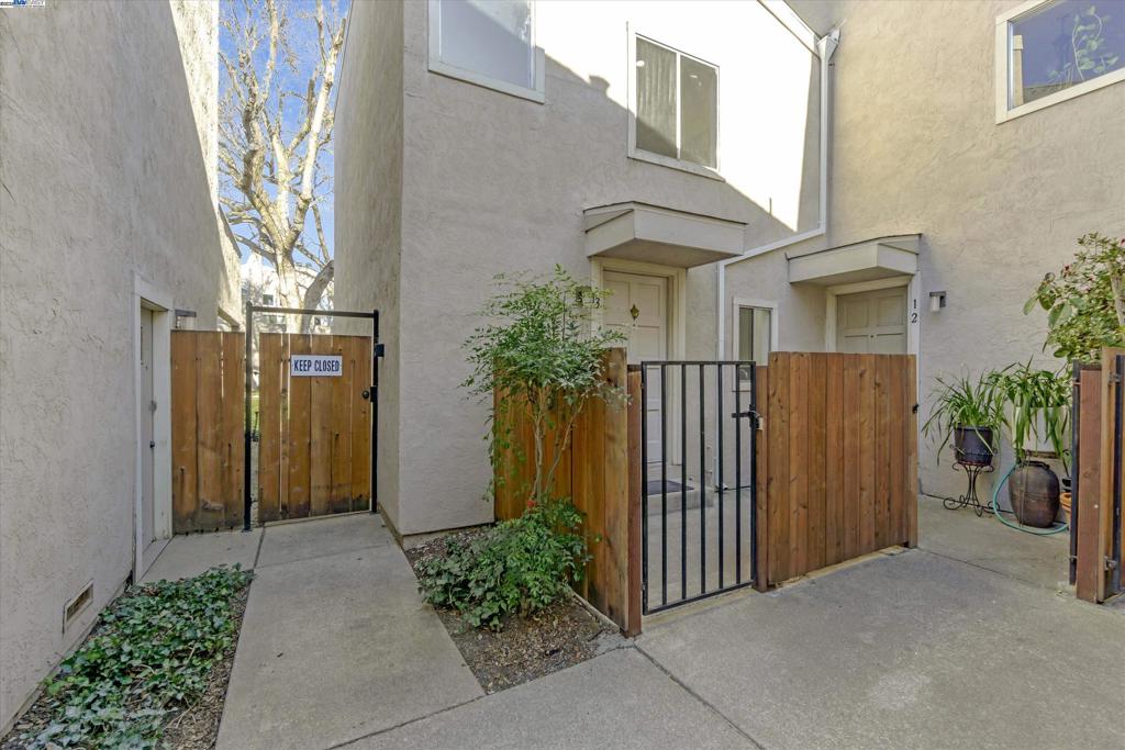 1896 San Vincente Dr