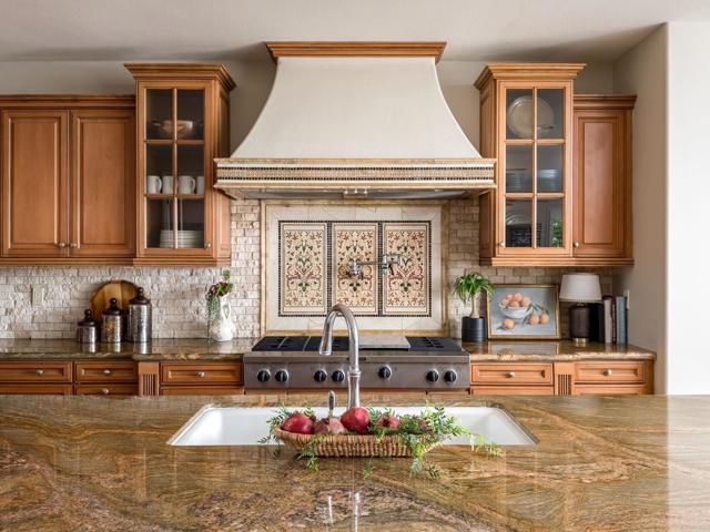7076 Heron Cir, Carlsbad CA: https://media.crmls.org/mediaz/92faa6b8-99a7-4365-aa01-dfb55bf80fa1.jpg