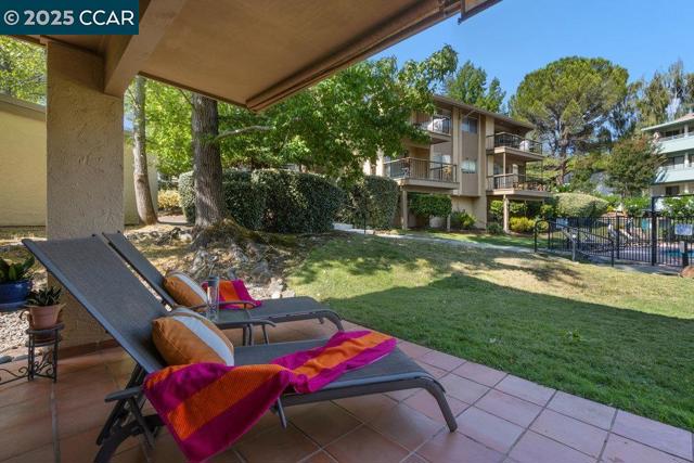 1617 Ptarmigan Dr, Walnut Creek CA: https://media.crmls.org/mediaz/92fabf61-b7ef-47c7-967b-089996c68287.jpg