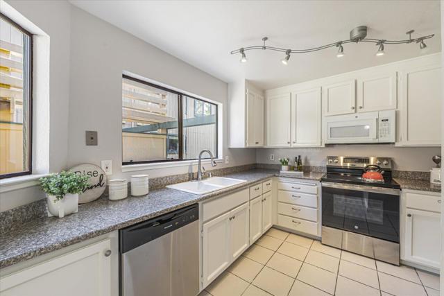 Image 11 of 47 For 388 Union Avenue B