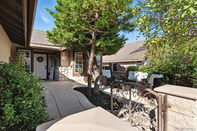 23886 Red Clover Cir, Murrieta CA: https://media.crmls.org/mediaz/92fbb895-262d-42ee-8283-58648080cdc1.jpg