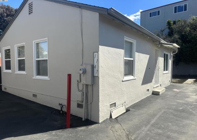 1143 D St, Hayward CA: https://media.crmls.org/mediaz/92fbcfda-dbc4-4ddd-b6f1-ffa74b82b5b7.jpg