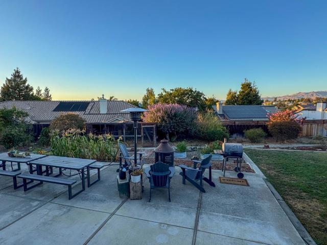 215 Rays Circle, Hollister CA: https://media.crmls.org/mediaz/92fc1dcd-ba2d-4f1b-a4b8-3ba296521139.jpg