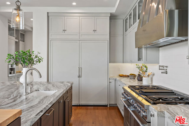 26767 Mulholland Highway, Calabasas CA: https://media.crmls.org/mediaz/92fcc128-4d4f-4971-9d0d-9bf078b195ab.jpg