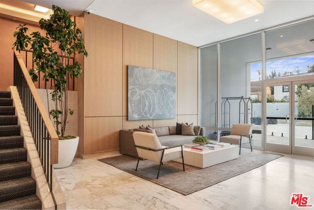 999 N Doheny Drive, West Hollywood CA: https://media.crmls.org/mediaz/92fd1178-5c2e-4de3-a357-c28618edc603.jpg