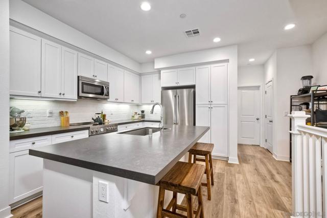 1103 Makena Way, Oceanside CA: https://media.crmls.org/mediaz/92fd32ab-110a-49e1-a9b8-95fa1d877153.jpg