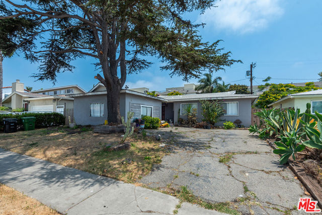 1026 Berkeley Drive, Marina del Rey CA: https://media.crmls.org/mediaz/92fd58ab-e945-4938-ad06-53987b3ceebf.jpg