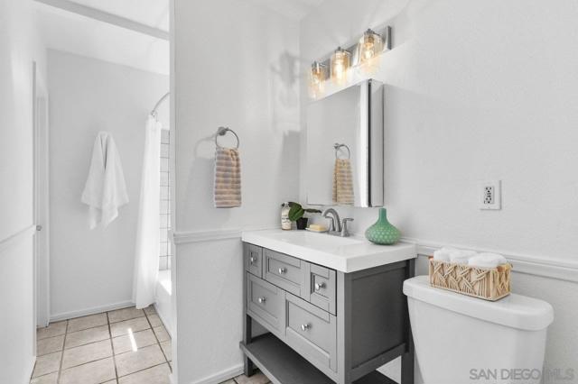 4749 Choctaw Dr, San Diego CA: https://media.crmls.org/mediaz/92fdd360-40f7-477b-a0cd-093ed8067333.jpg