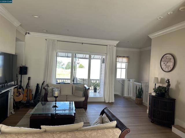 Image 9 of 30 For 2144 Railroad Ave