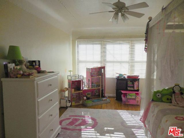 1134 S Hayworth Avenue, Los Angeles CA: https://media.crmls.org/mediaz/92fe140d-a648-4d80-8364-3c9d3037f23e.jpg