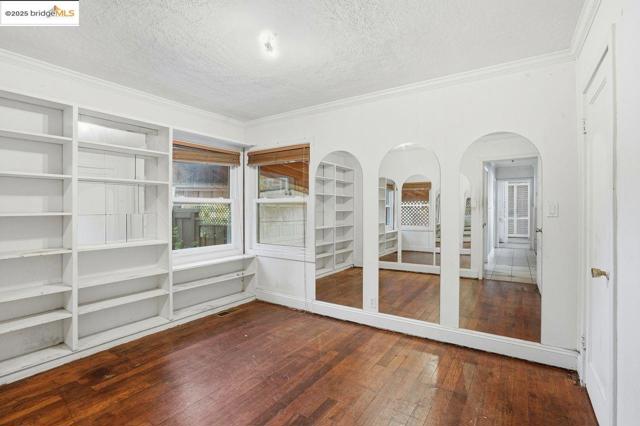 4116 Kentwood Ct, Oakland CA: https://media.crmls.org/mediaz/92fe7f1e-51ae-4590-9f0a-3a99add586f1.jpg