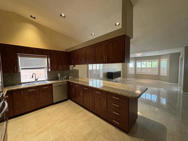 73390 Guadalupe Avenue, Palm Desert CA: https://media.crmls.org/mediaz/92fe8b12-79f5-4311-b03c-8e644e0ec813.jpg