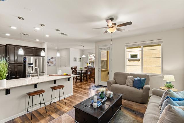 6505 Brando Loop, Fair Oaks CA: https://media.crmls.org/mediaz/92fe8b7b-a1a5-491e-ac35-0527ca251715.jpg