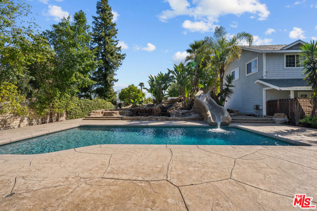5656 Penfield Avenue, Woodland Hills CA: https://media.crmls.org/mediaz/92fedf85-da01-414e-946e-4491c53cf33f.jpg