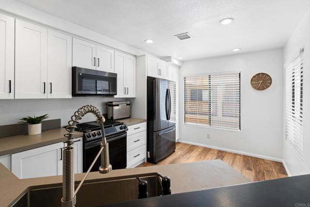 Detail Gallery Image 18 of 22 For 9411 Lake Murray Blvd #B,  San Diego,  CA 92119 - 3 Beds | 2/1 Baths